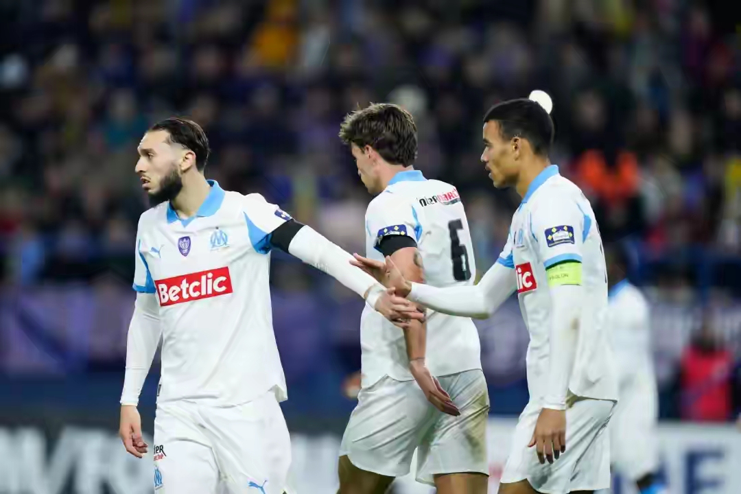 包含重磅！法兰克福今晨临场应变转会期斯图加特备战欧超杯，加时末段曼联调整名单以备欧冠的词条游娱乐APP下载